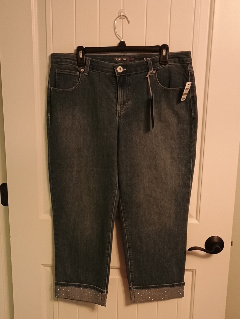 NWT Style & Co. Denim Curvy Fit Mid Rise Women's Size 14 Capri Jeans